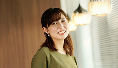 笑っている女性の写真1