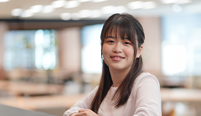 笑っている女性の写真2