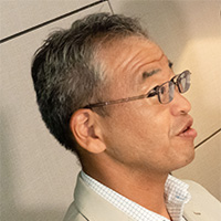 富士通株式会社 フィールド・イノベーション本部 フィールド改革事業部 シニアFIer 新出 光一 氏