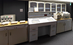 リレー式自動計算機の画像