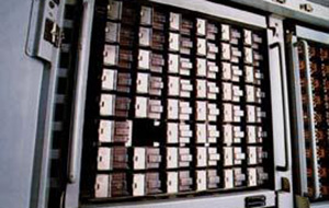 FACOM128 演算リレー部分 電話交換機と同じものが使われている