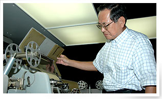 点検するときは機械の動きと音に注意を払う