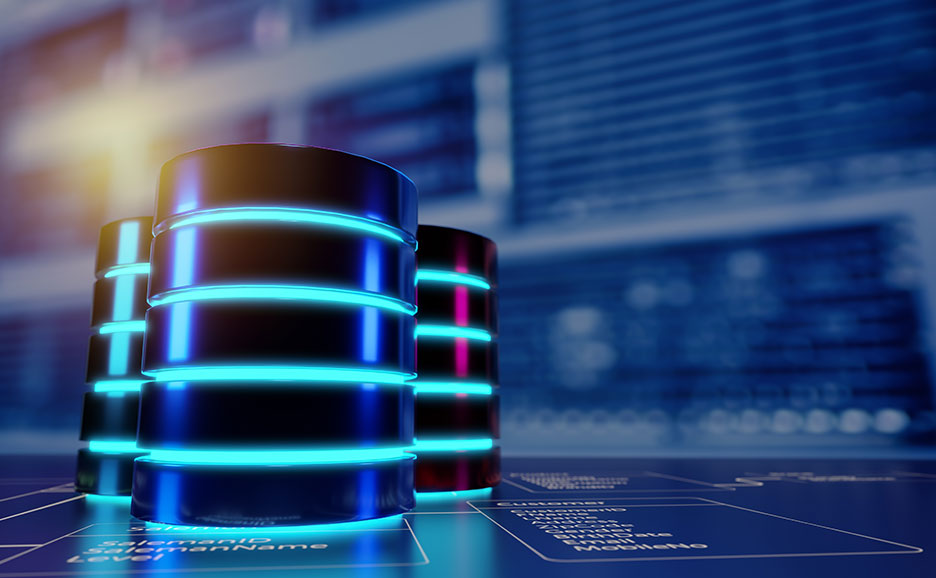 Visualisierung von Datenbanken mit neonbeleuchteten Zylindern vor einer IT-Dashboard-Oberfläche