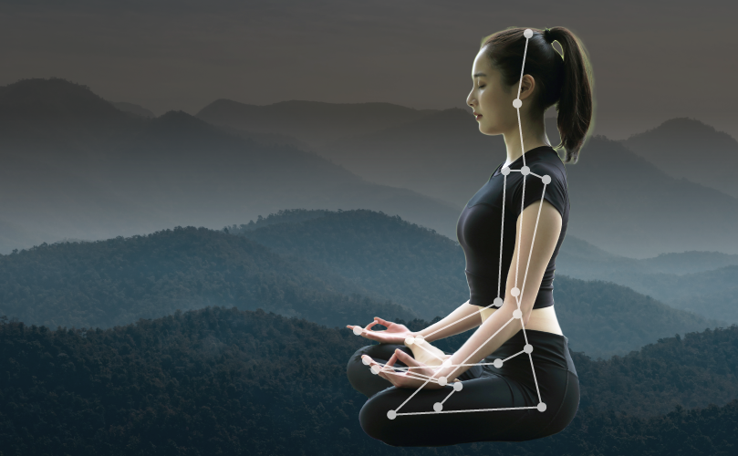 ヨガで瞑想する一人の女性