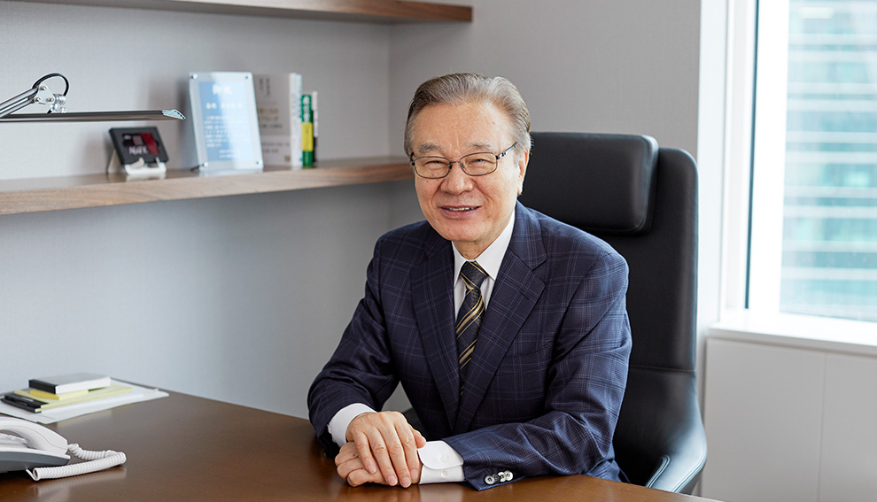 富士通株式会社　理事長　谷内正太郎