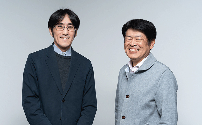 ティール組織の専門家 嘉村賢州氏と富士通 SVP 神 俊一 の写真