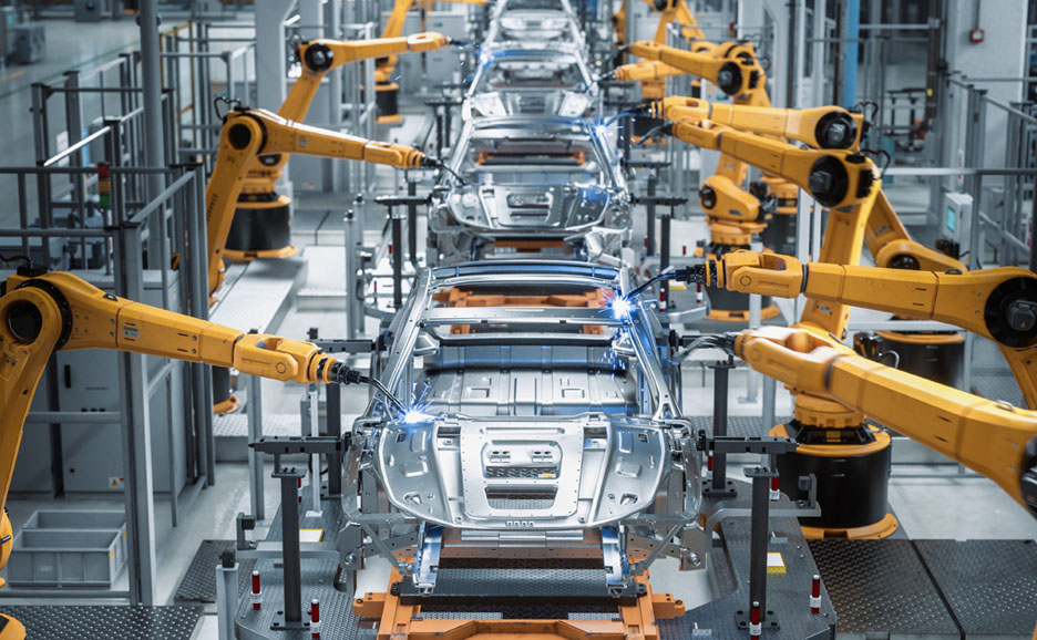 工場でハイテク車を製造する自動ロボットアームの組み立てライン