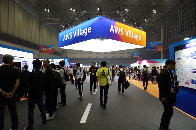 多くの人で賑わうAWS Summit Japanの会場