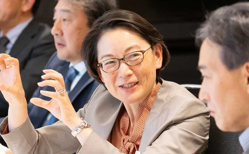 テルモ株式会社 経営役員チーフヒューマンリソースオフィサー(CHRO)足立朋子氏の顔写真