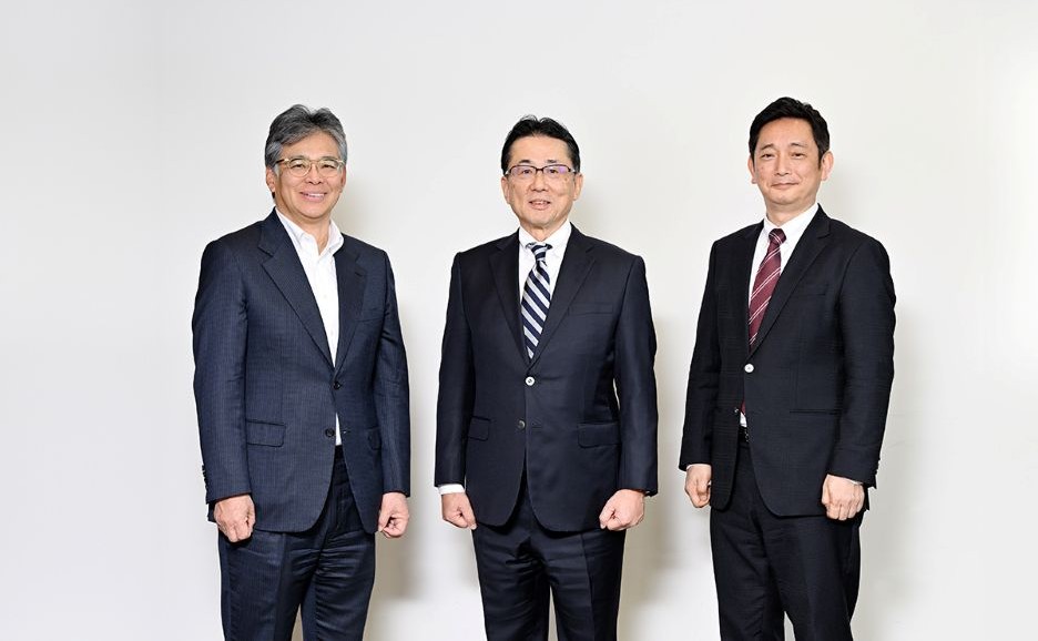 富士通 代表取締役社長 時田 隆仁 (左)、三菱食品 代表取締役社長（兼）CSO 京谷 裕 氏 (中央)、三菱食品 執行役員 CIO（兼）デジタルソリューション本部長 石﨑 智晴 氏