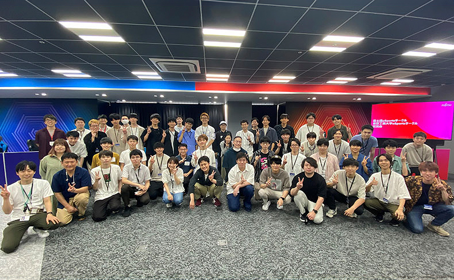 富士通eSports部集合写真