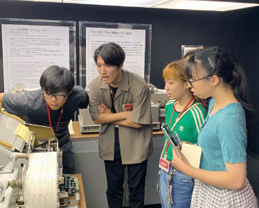 2023年9月 富士通奨学生4名を富士通のオフィスに招き、ワークショップ等を実施