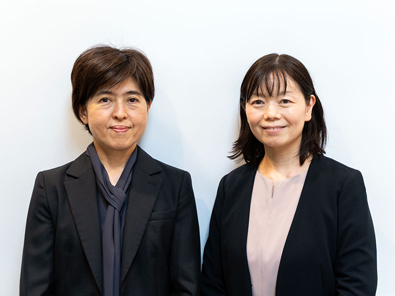 国立大学法人お茶の水女子大学 柏木 志保 准教授(写真右)と富士通研究所 新田 泉 シニアリサーチM(写真左)