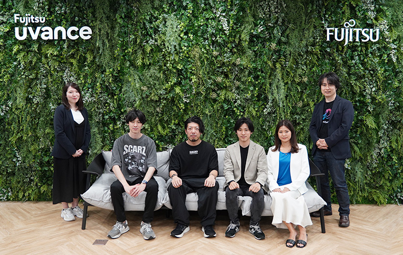 集合写真、左から富士通 稲箸茅奈、SCARZ(株式会社XENOZ)金濱 壮史氏、友利 洋一氏、富士通 曽根崎 輝太、小島 未侑、有馬 和宏