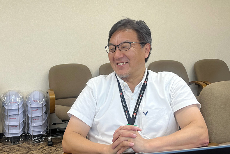 北村氏が微笑んでいる写真