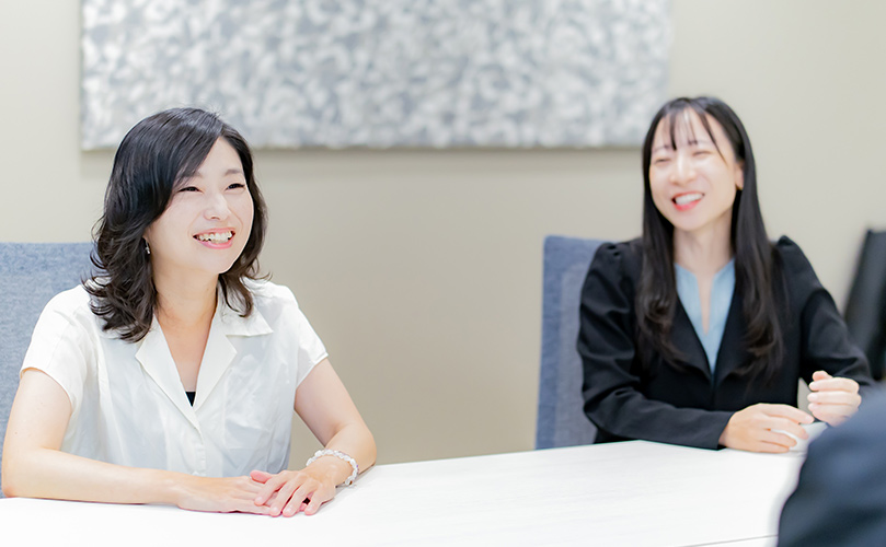 株式会社MAIAの月田氏と本田氏が談笑する様子