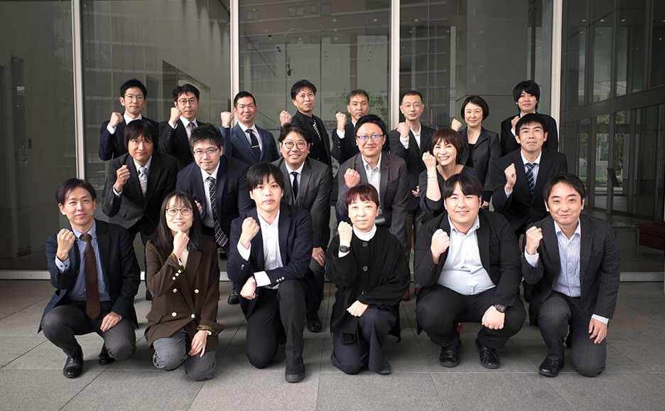 UR都市機構様と富士通担当者の集合写真