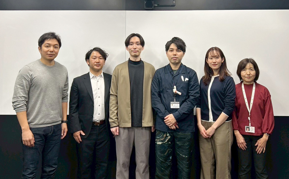 表紙左から、富士通株式会社　安東雄介（塾長・実行責任者）、坂田雅樹、寺嶋 陸、大西佳樹、小林さくら、山口加奈