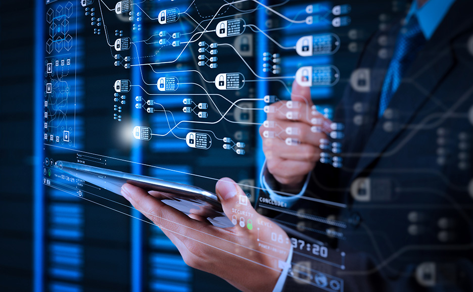 ブロックチェーン技術でネットワークセキュリティシステムを操作するビジネスマン。