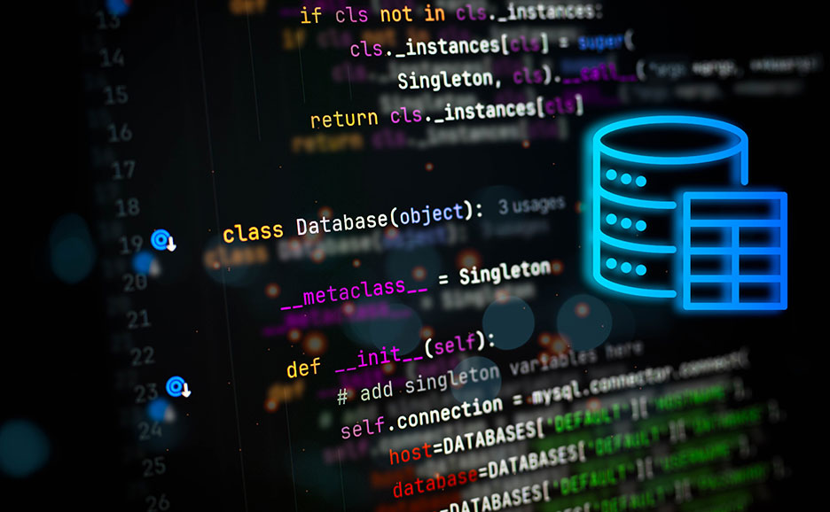 プログラミングコードとデータベースアイコンが表示されたサイバーセキュリティの概念イメージ。