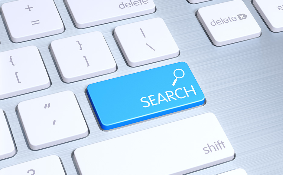 中心にSearchキーがあるキーボードの接写画像。