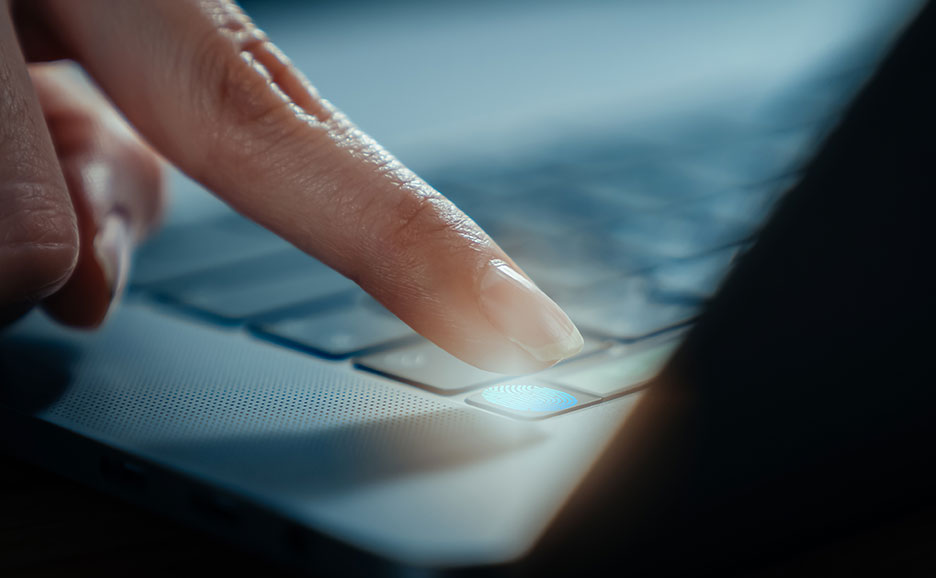 Photos that use fingerprint authentication to log into a computer