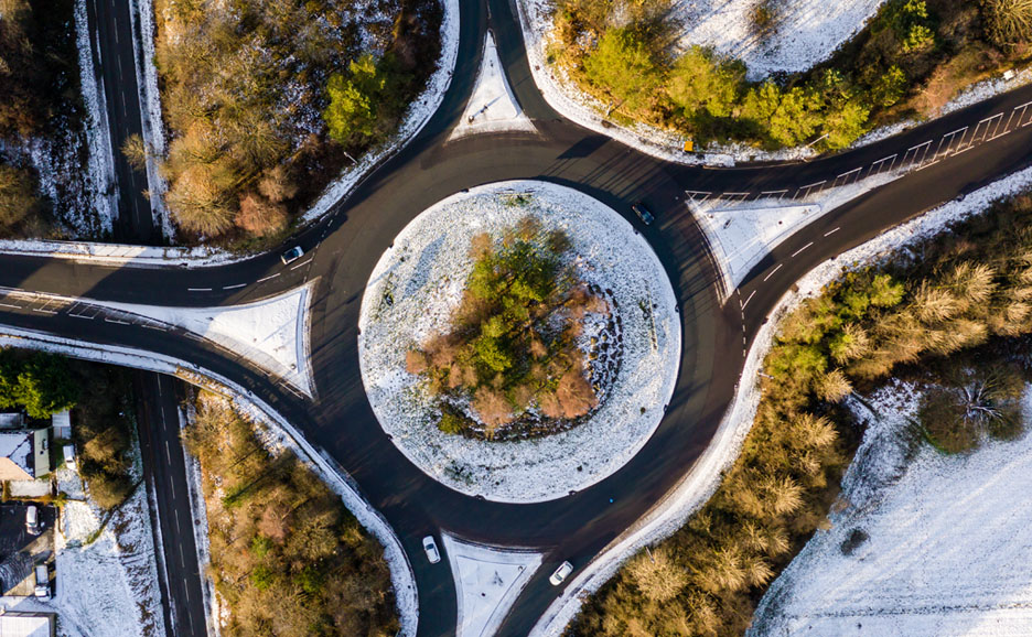 A road view reflecting seamless intesection of various systems