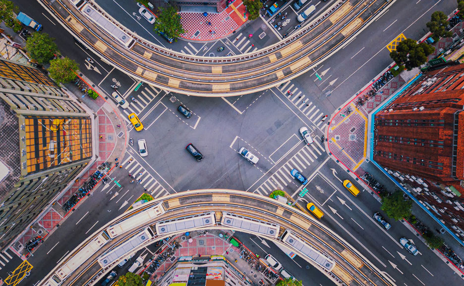 上から見た都市の十字路