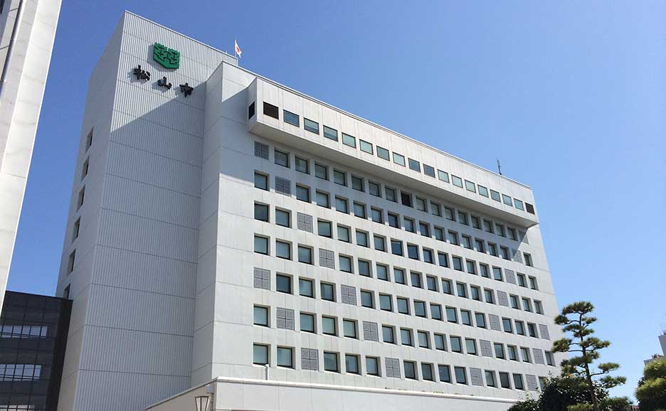 松山市庁舎外観