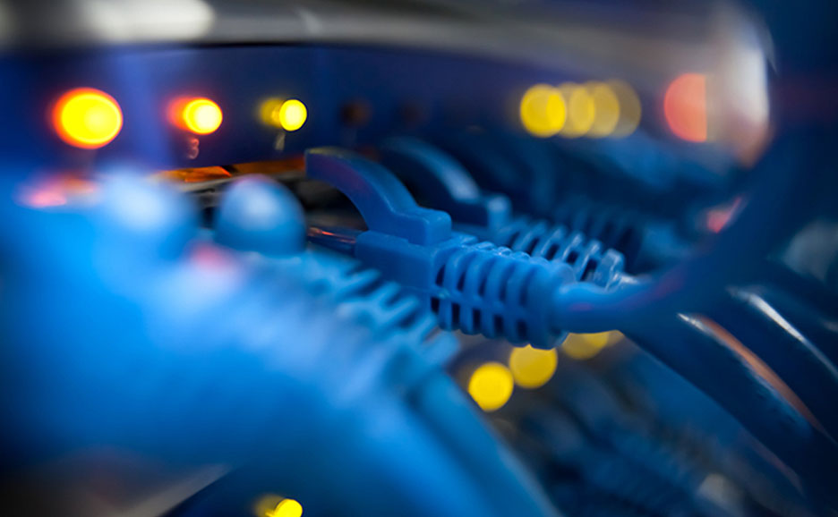 スイッチに接続されているネットワークケーブル