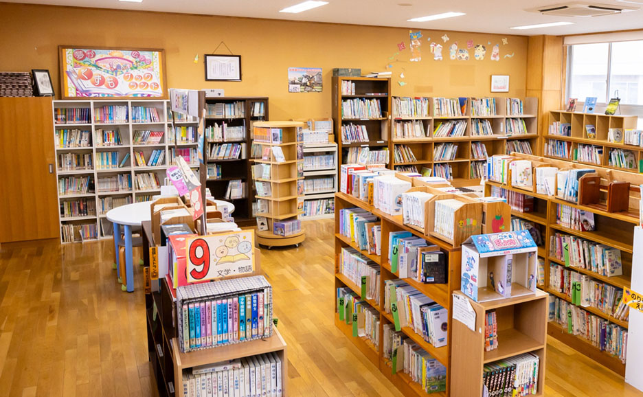 米子市立図書館内観