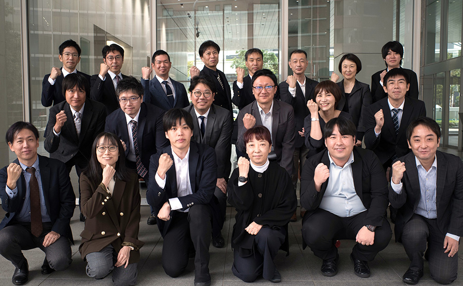 UR都市機構様と富士通担当者の集合写真