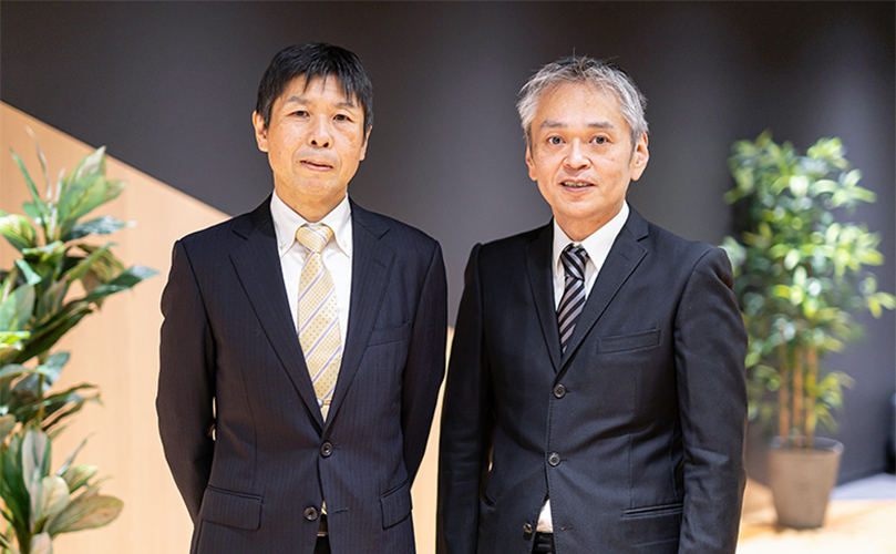 古河電気工業株式会社 ファイテル製品事業部門 ものづくり・STC推進部課長の鈴木氏と、主査の寺田氏