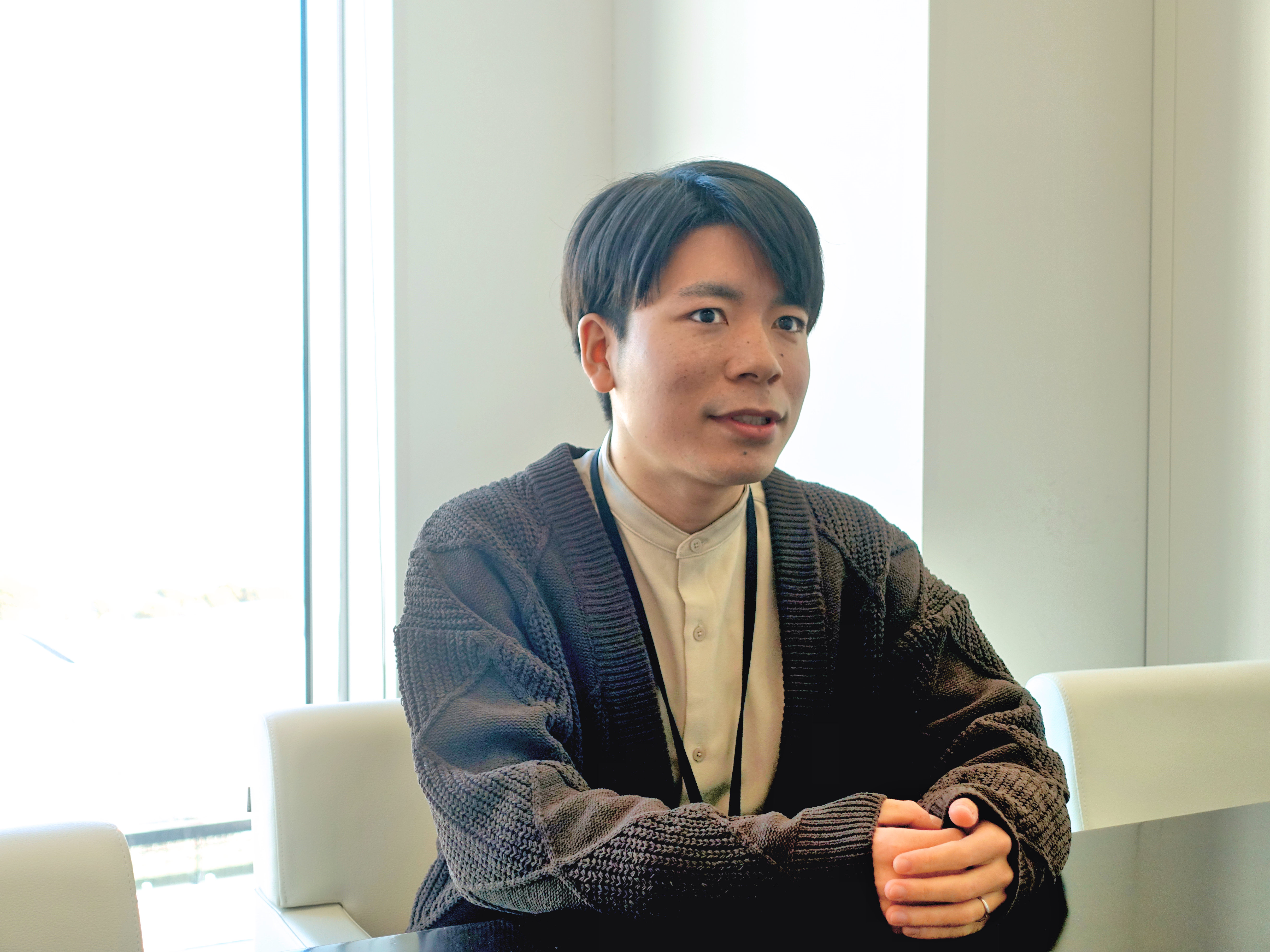 インタビューに応じる社員K.S