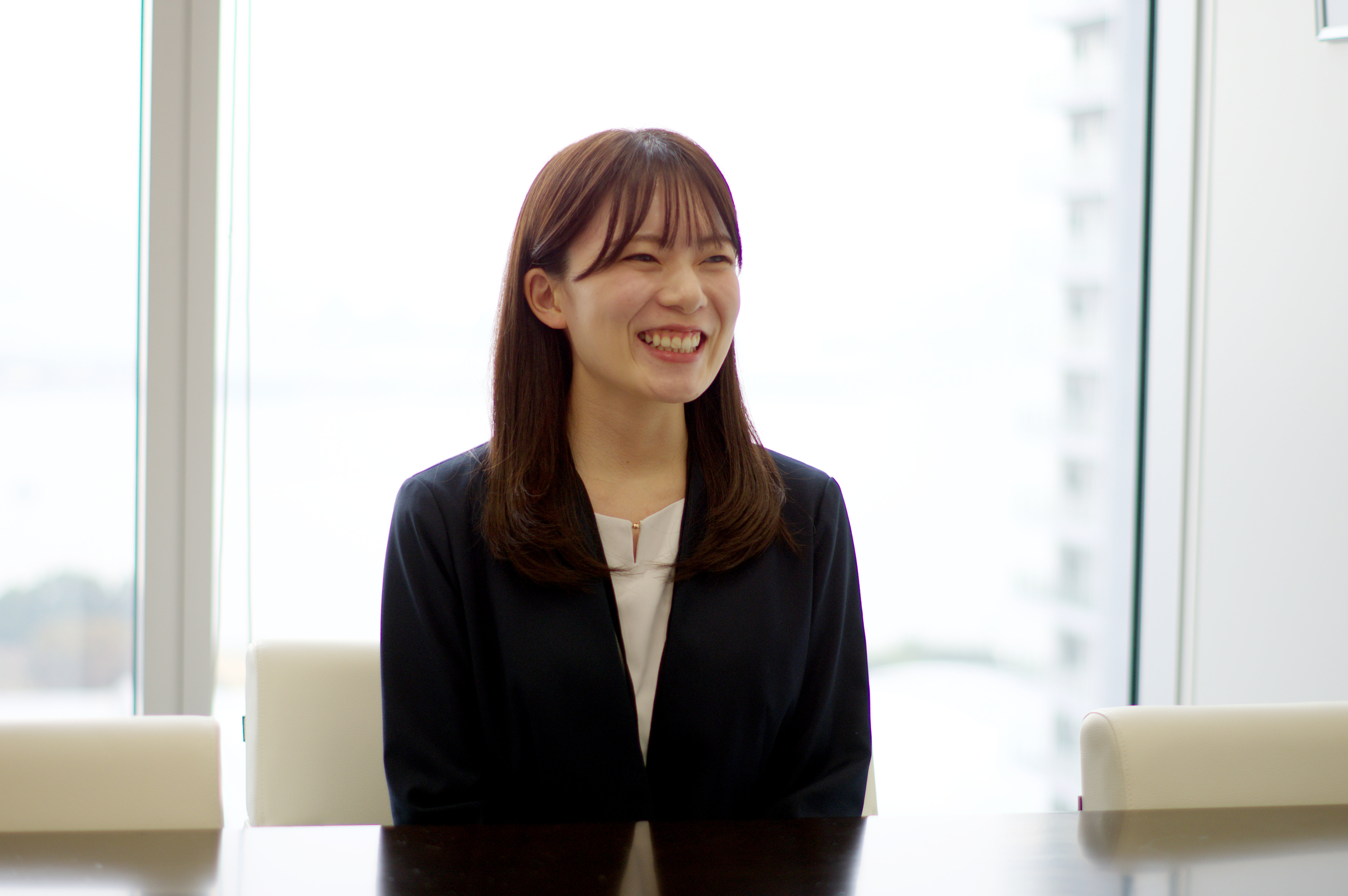 インタビューに応じる社員A.S