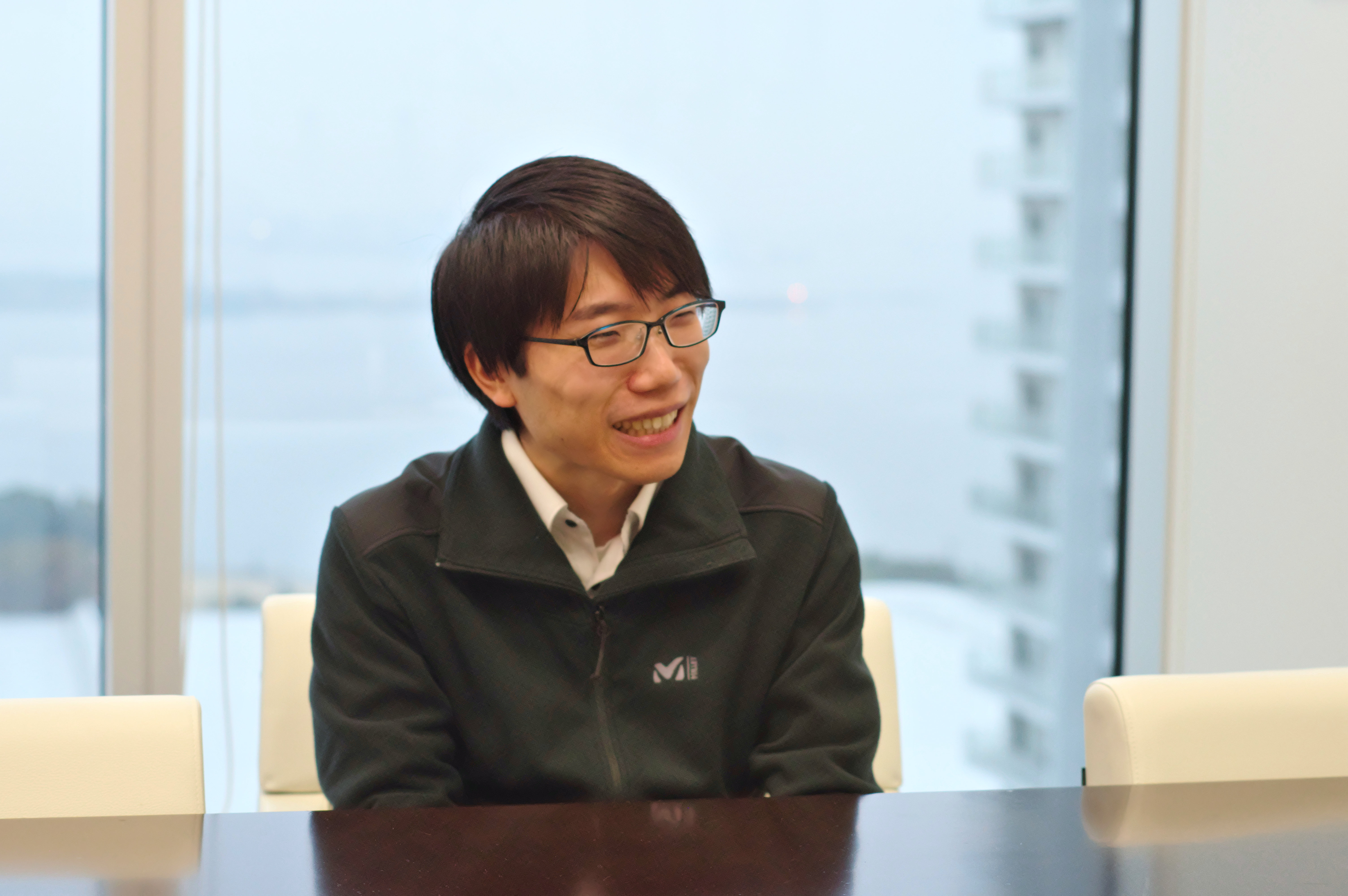 インタビューに応じる社員M.H