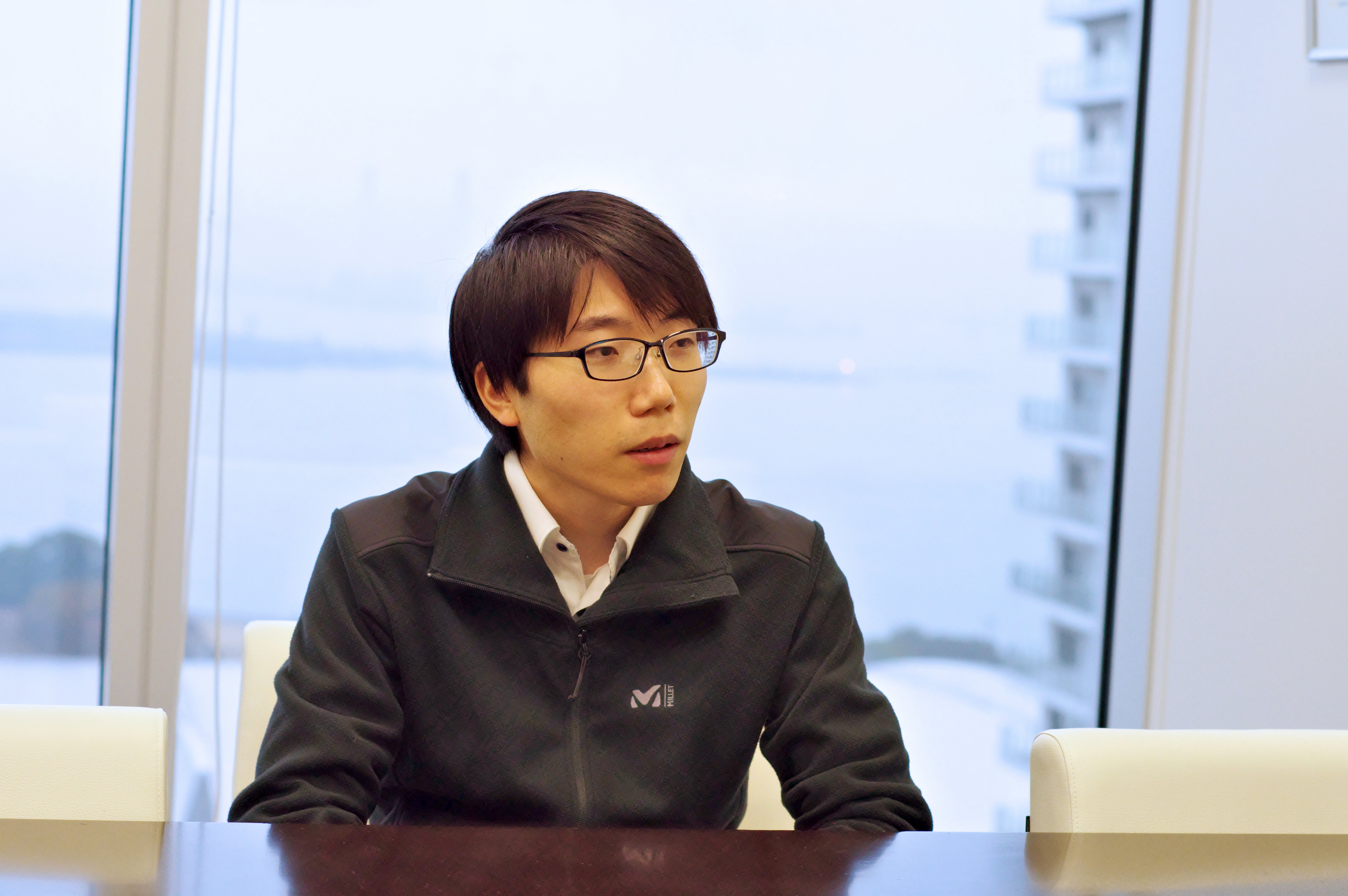 インタビューに応じる社員M.H