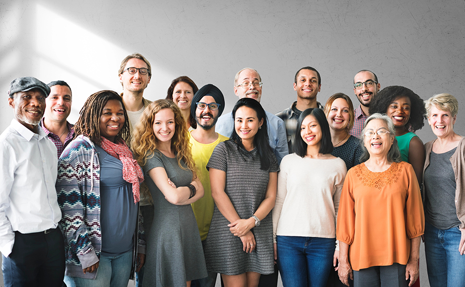 一緒に笑顔の多様な人々