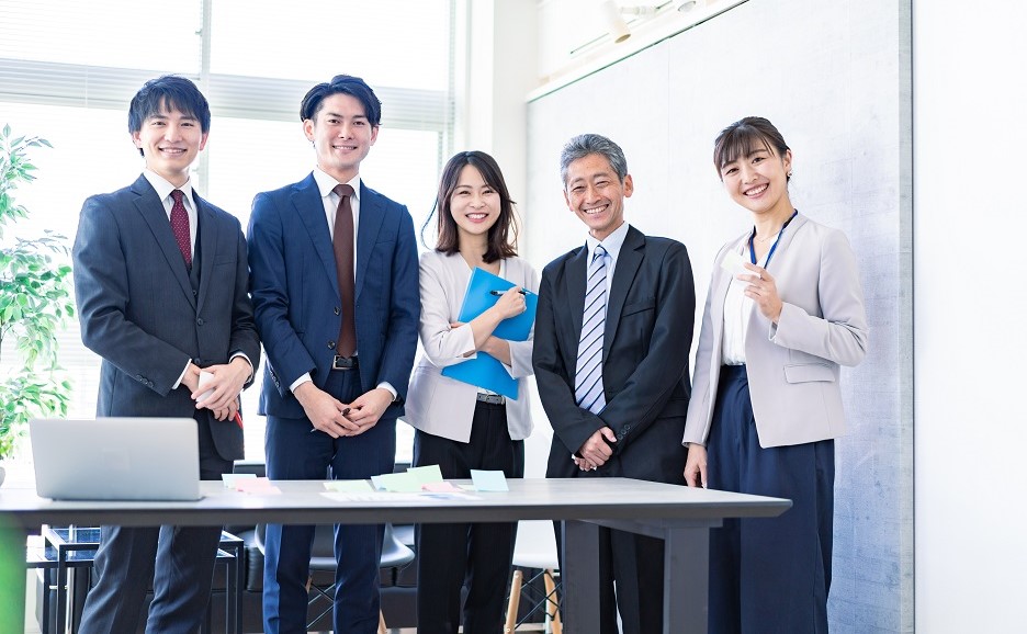 若手がそろうビジネスチーム