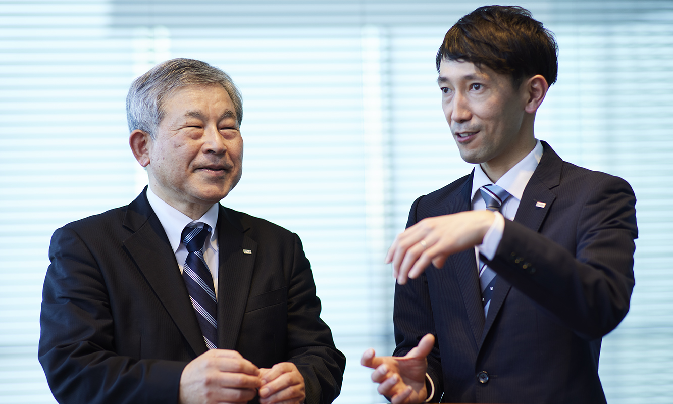 大日本印刷株式会社 人財開発部 専門人材開発グループ 黒沢一男様(左)、岩田洋一様(右)