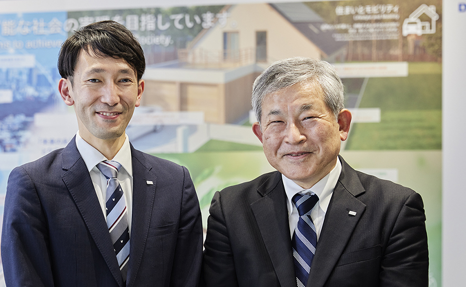 大日本印刷株式会社 人財開発部 専門人材開発グループ 岩田洋一様（左）、黒沢一男様（右）