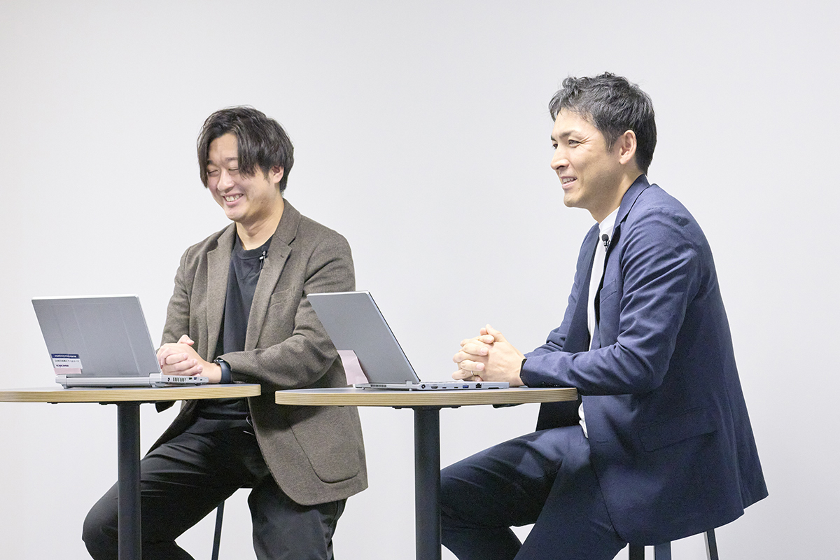 インタビュー中の山下 智史 様と山口 広暉 様の写真