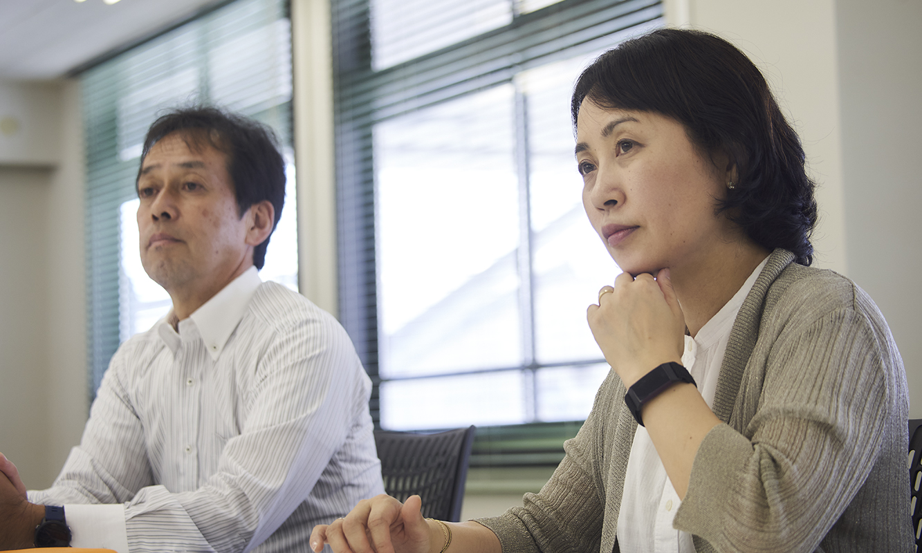 R&D人材開発グループ シニアエキスパート 吉見直也様(左)、スペシャリスト 臼井あおい様(右)