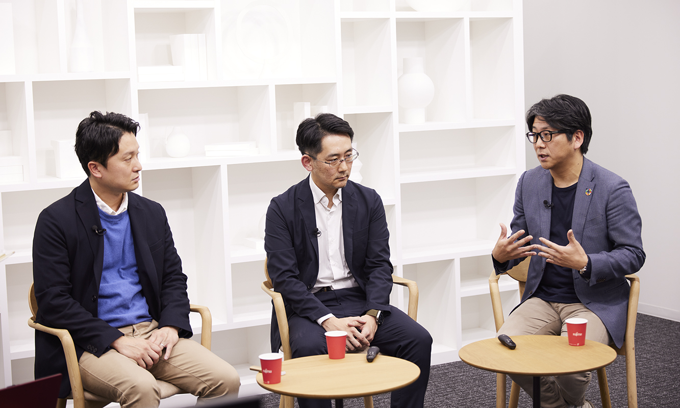 株式会社りそな銀行 榊原風慧氏(左)、日本精工株式会社 徳増誠氏(中)、ニッセイ情報テクノロジー株式会社 平井 繁行 氏(右)
