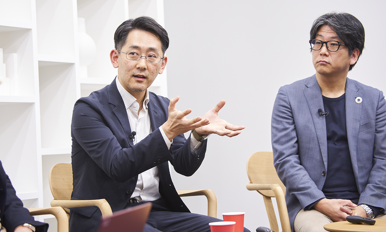 日本精工株式会社 徳増誠氏(左)、ニッセイ情報テクノロジー株式会社 平井 繁行 氏(右)