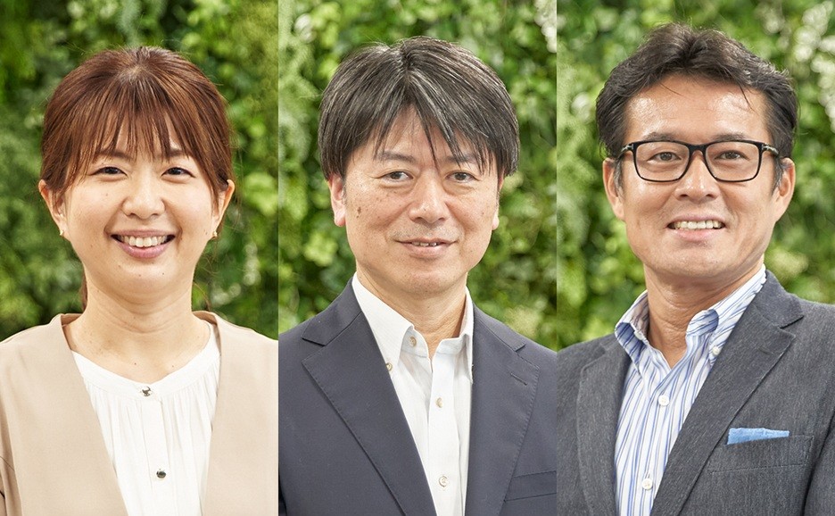 法政大学キャリアデザイン学部・大学院 教授　田中 研之輔 氏（右）、富士通株式会社 取締役執行役員 SEVP CHRO　平松 浩樹（中央）、株式会社富士通ラーニングメディア　小西 千晴（左）