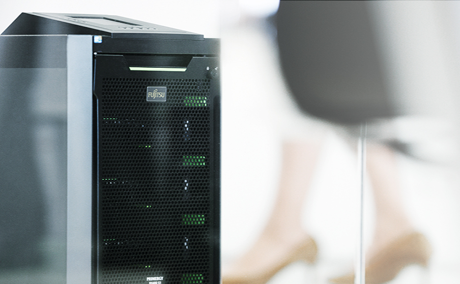 オフィス空間に置かれた黒いサーバーラック。