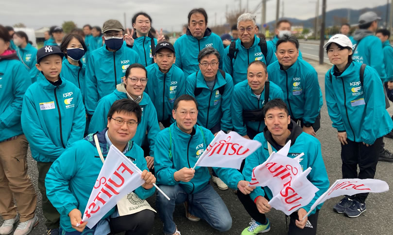 福岡マラソンのボランティア活動の記念写真