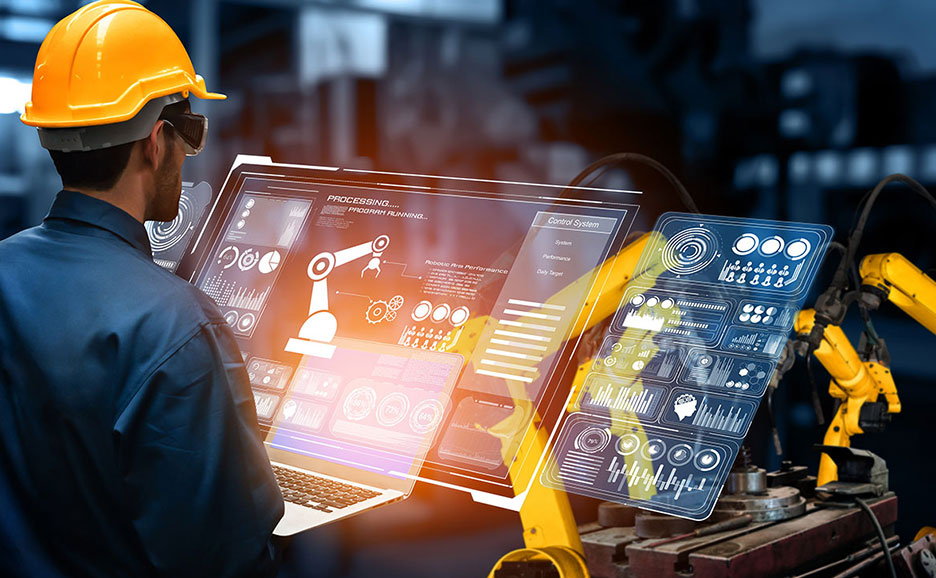 作業員がARメガネを着用し、工場で未来的なデジタルインターフェースを操作してロボットアームを監視・制御しています。