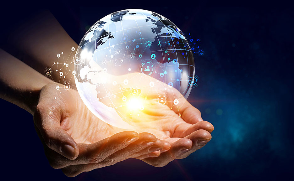 両手で地球儀を支え、その上に広がるグローバルネットワークが光り輝いています。
